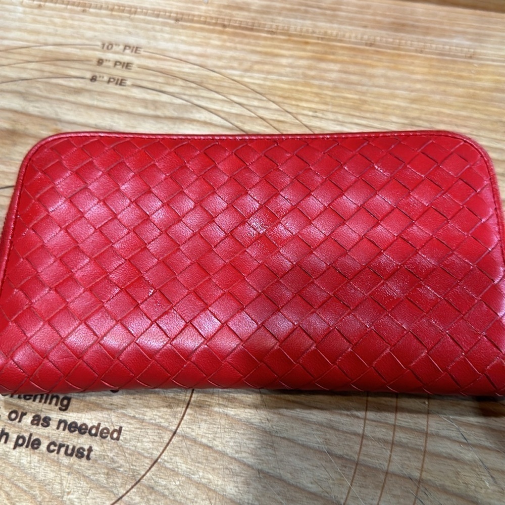 Bottega Veneta red wallet. - Picture 10 of 14